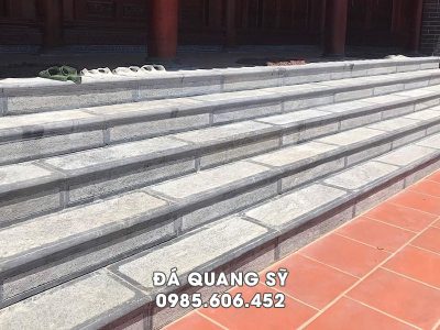 Lát bậc đá khối cho Nhà thờ họ