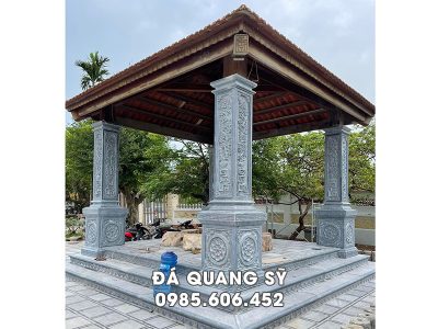 Lầu đá tự nhiên tại khuôn viên Nhà thờ (Lầu chè đá)