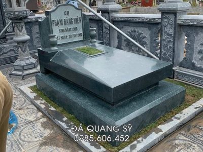 Mẫu Mộ xanh rêu đẹp, Mộ đá xanh rêu cao cấp, Giá mộ xanh rêu khoảng 25 triệu đồng/ngôi.