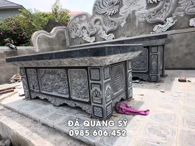 Mẫu Bàn thờ đá tự nhiên, nguyên khối tại khu Lăng Mộ tổ - khu Mộ tổ